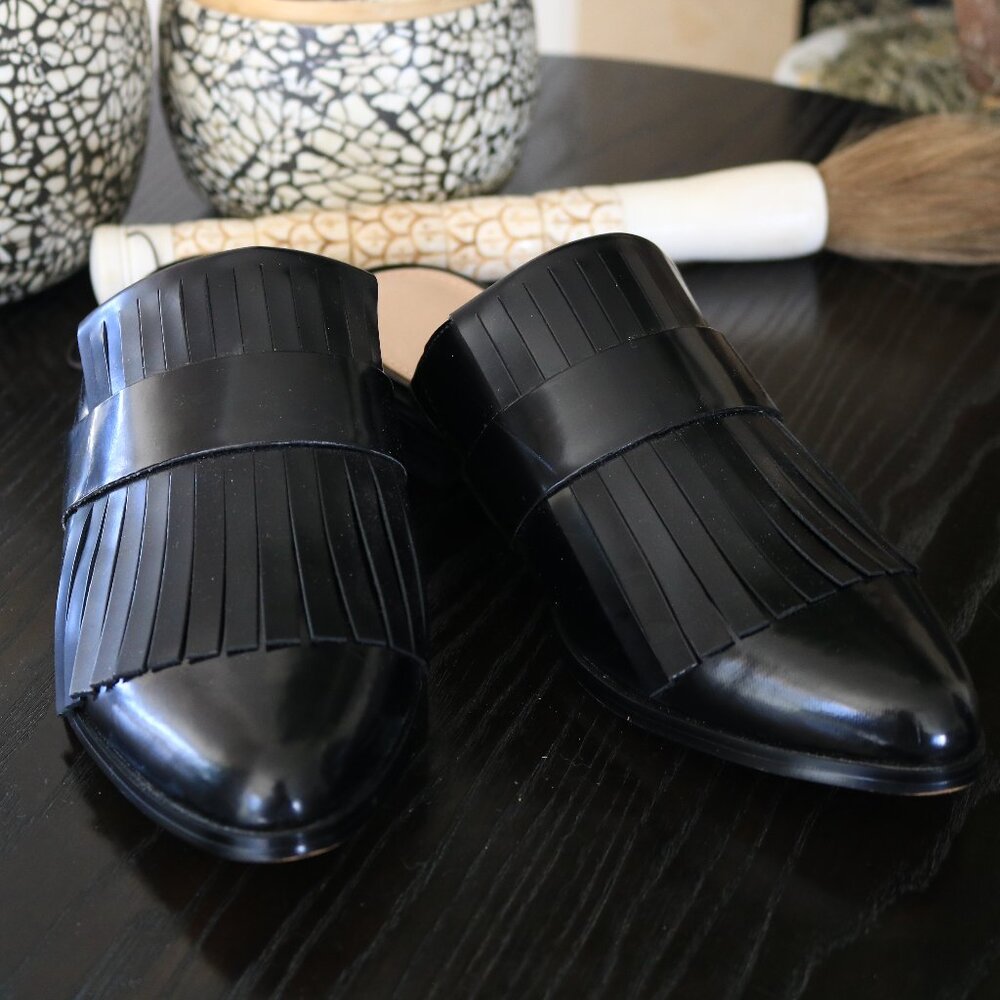 French Connection Black Leather Fringe Shoes (Size 8.5)